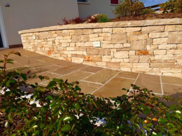 Leiria Oro quarzite for an exterior wall