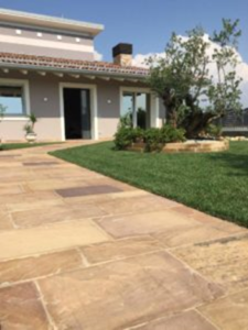 Italian villa in Verona with split quarzite as outdoor protagonist